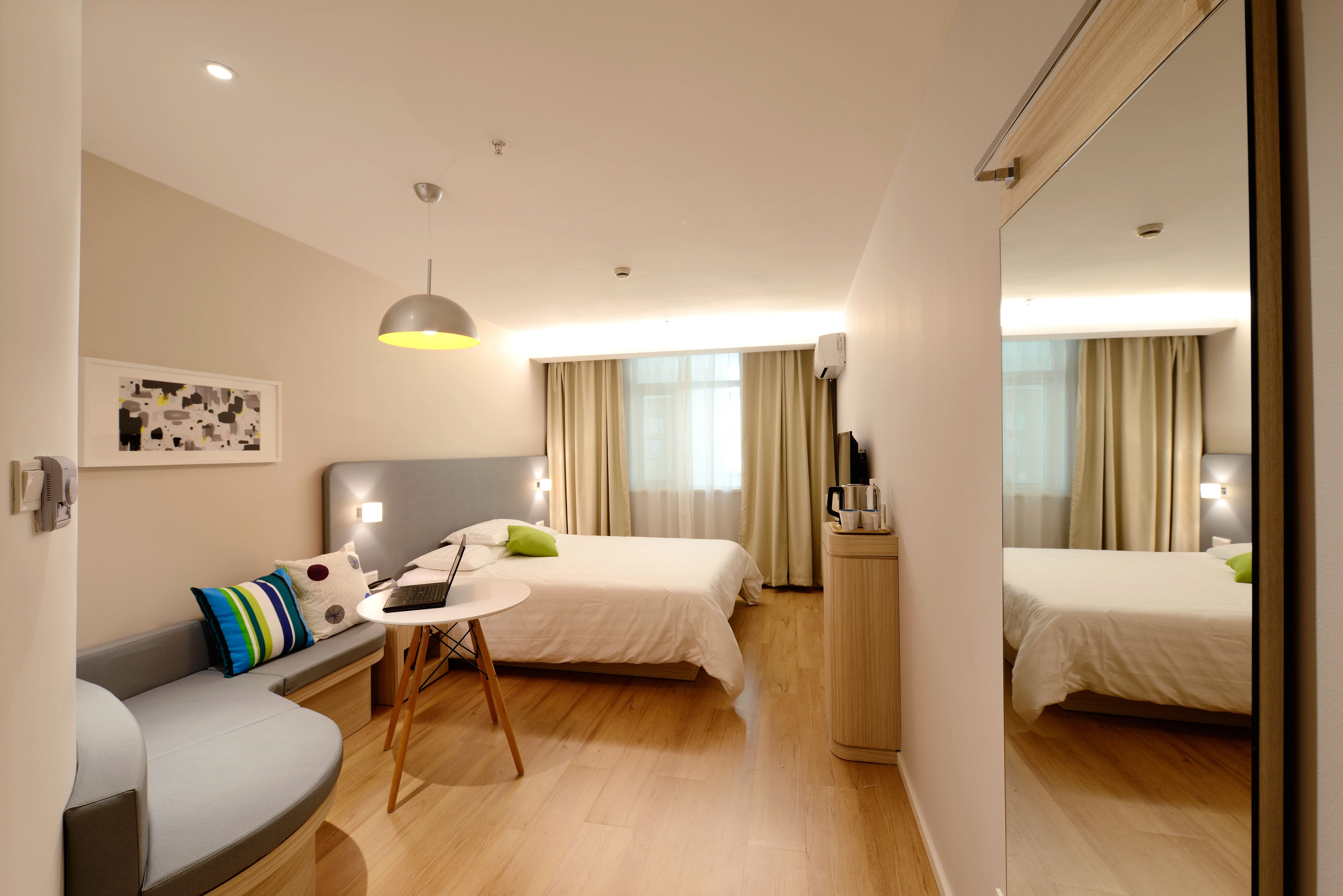 Rooms, Accommodation