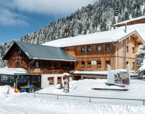  Schroniska Turystyczne w Polsce 🏔